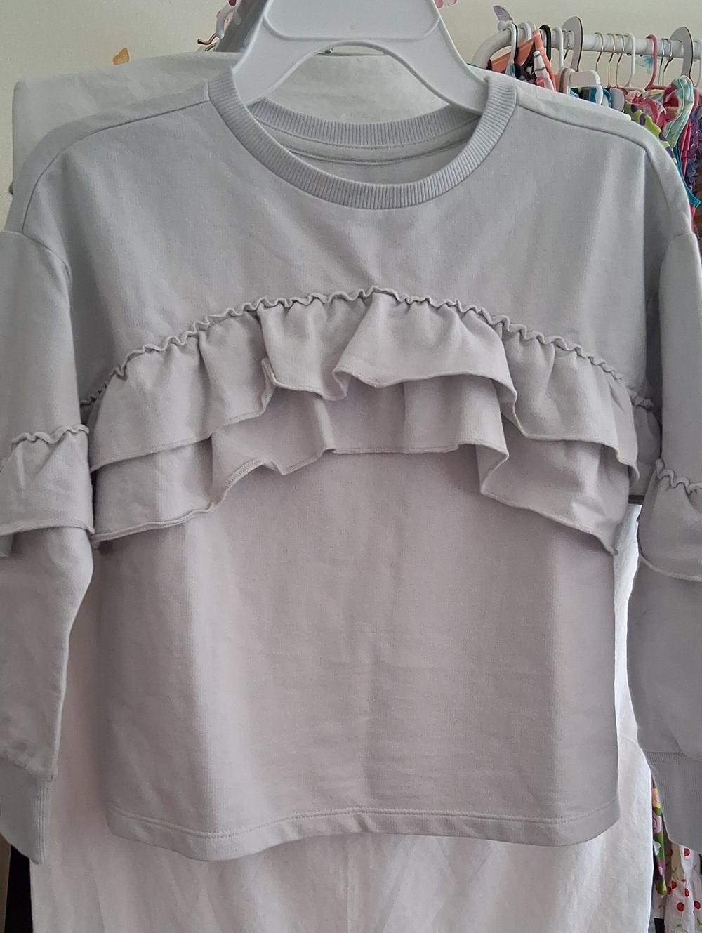 📐📕📝Gymboree Ruffled Crewneck Sweatshirt in Light Gray